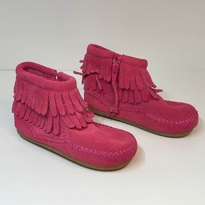Girls Minnetonka pink moccasin boots